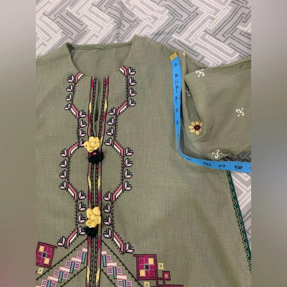 Embroidered 2 pc winter dress - Picture 12 of 13